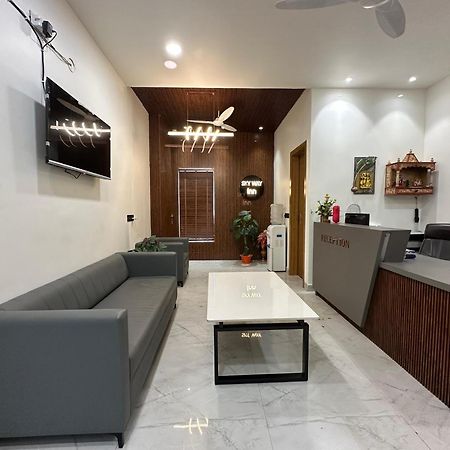 Hotel Sky Way Inn Hisar Ngoại thất bức ảnh