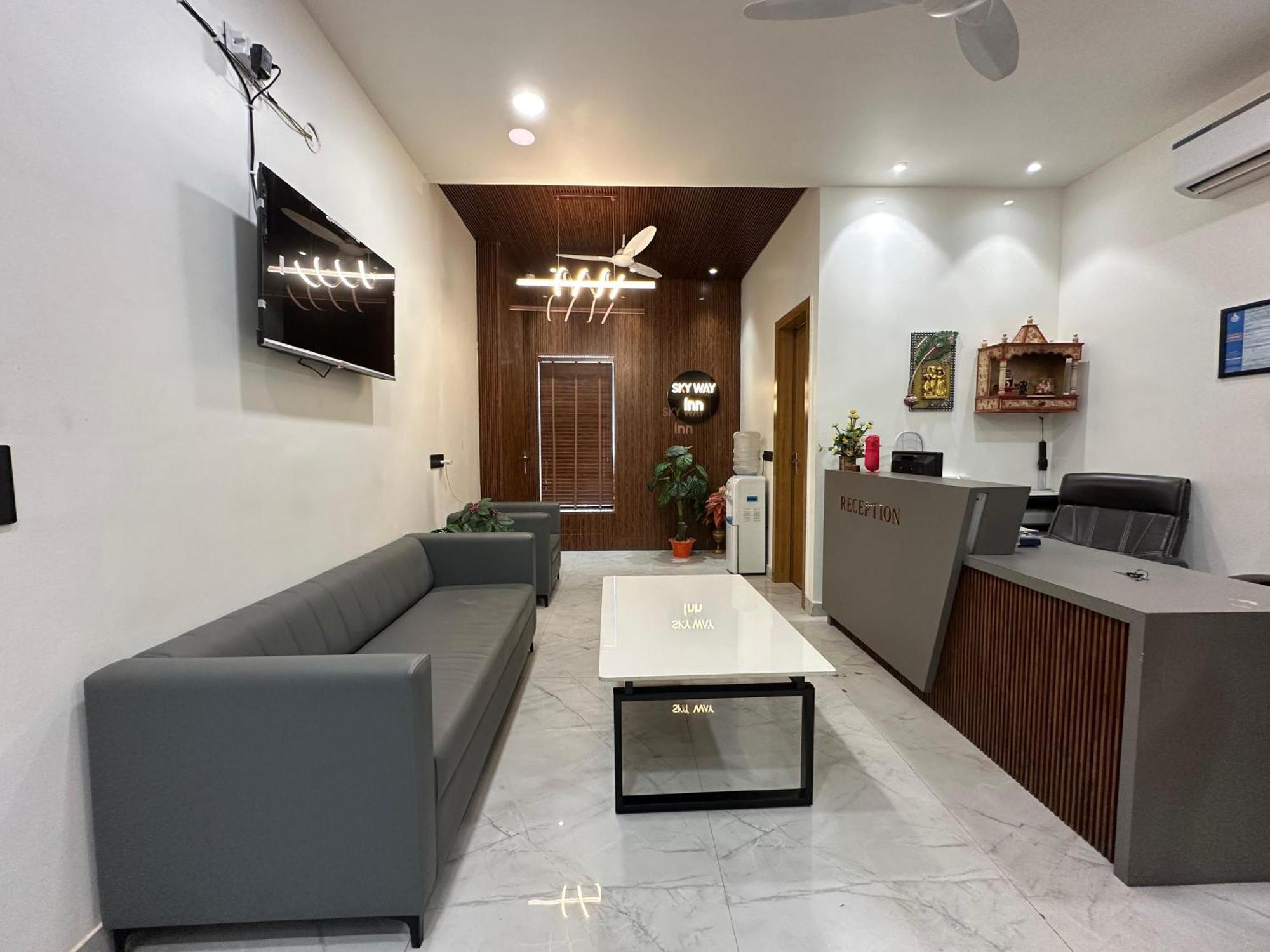 Hotel Sky Way Inn Hisar Ngoại thất bức ảnh