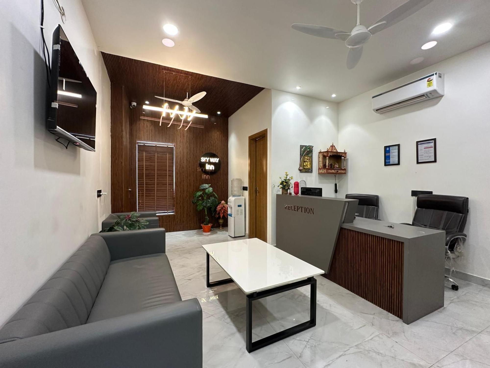 Hotel Sky Way Inn Hisar Ngoại thất bức ảnh